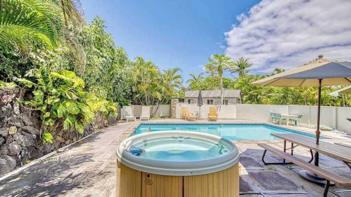 Kahaluu Bay House | Large Kona Home with Private Pool, Hot Tub - Walk to Magic Sands