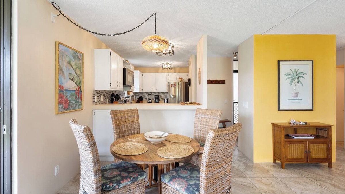 Kailua-Kona Condo | LAST MINUTE DISCOUNT SPECIALS! End Unit. Wrap-Around Lanai. Direct Ocean View