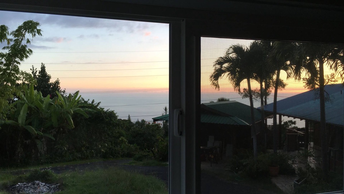 Honalo House | Located minutes away from Historic Holualoa village and Kailua-Kona and beaches.