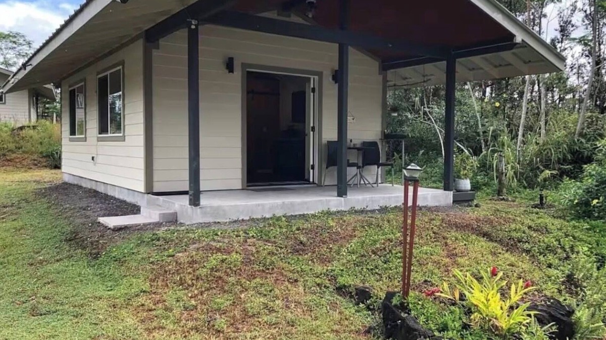 Keaau Apartment | Lovely studio retreat in Keaau perfect getaway. Auto gate, security cameras