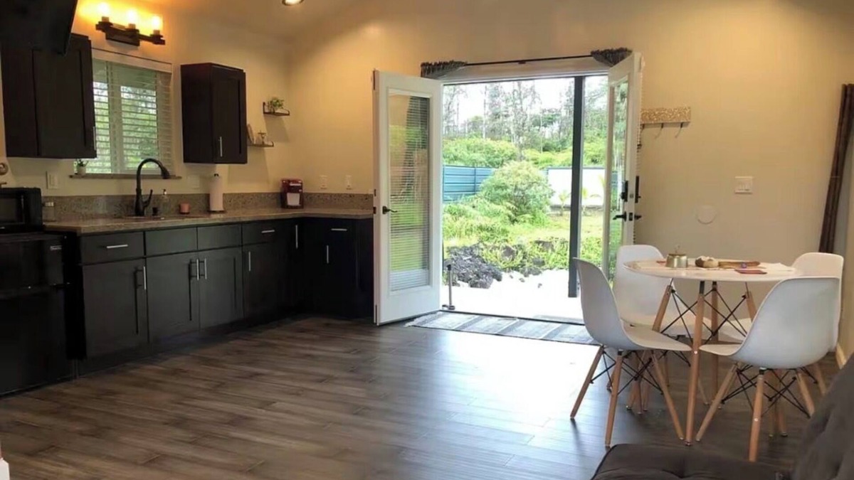 Keaau Apartment | Lovely studio retreat in Keaau perfect getaway. Auto gate, security cameras