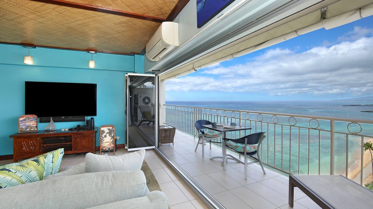 Waikiki Condo | Luxurious BEACHFRONT Condo with Fabulous Ocean Views at Waikiki Shore!