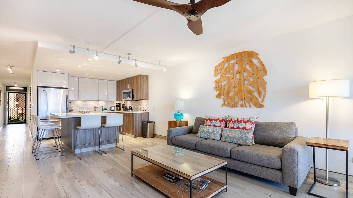 Kihei Condo | LUXURIOUS HIGH END FINISHES-OCEAN VIEW-LARGE LANAI-METICULOUS CLEANING-AC