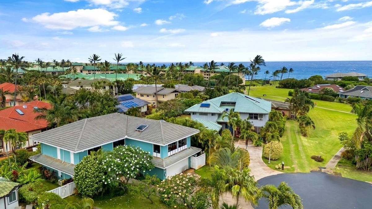 Bayview House | Luxurious Vacation Rental with Lush Garden and Resort Amenities near Beaches on Kauai, Hawaii