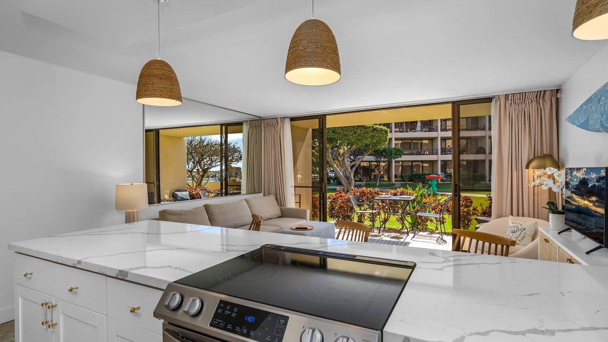 Kihei Condo | Luxury, 20 steps from the ocean, pool, jacuzzi! Newly remodeled, best location!