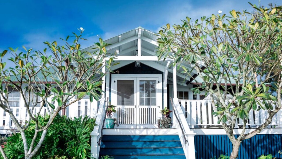 Hawi Cottage | Luxury Cottage Rental with Lava Rock Swimming Pool on Kohala Coast, Hawaii