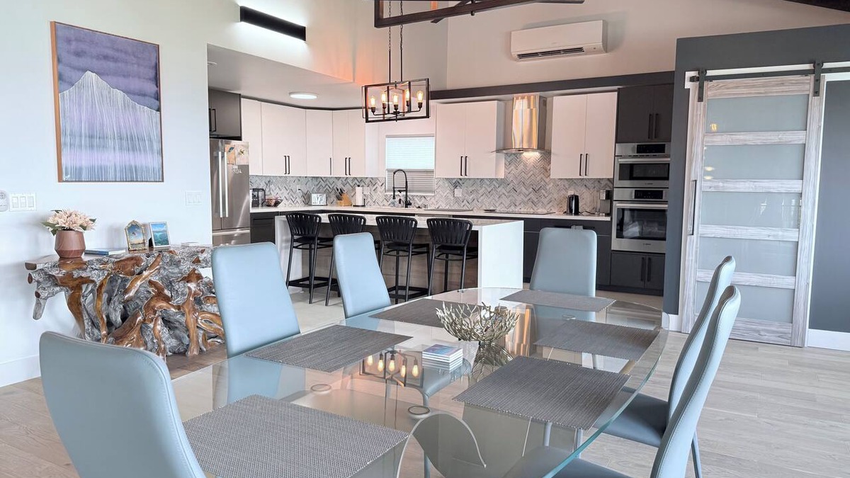 Waialae Iki Ridge House | Luxury Executive Family Residence with Panoramic Ocean Views