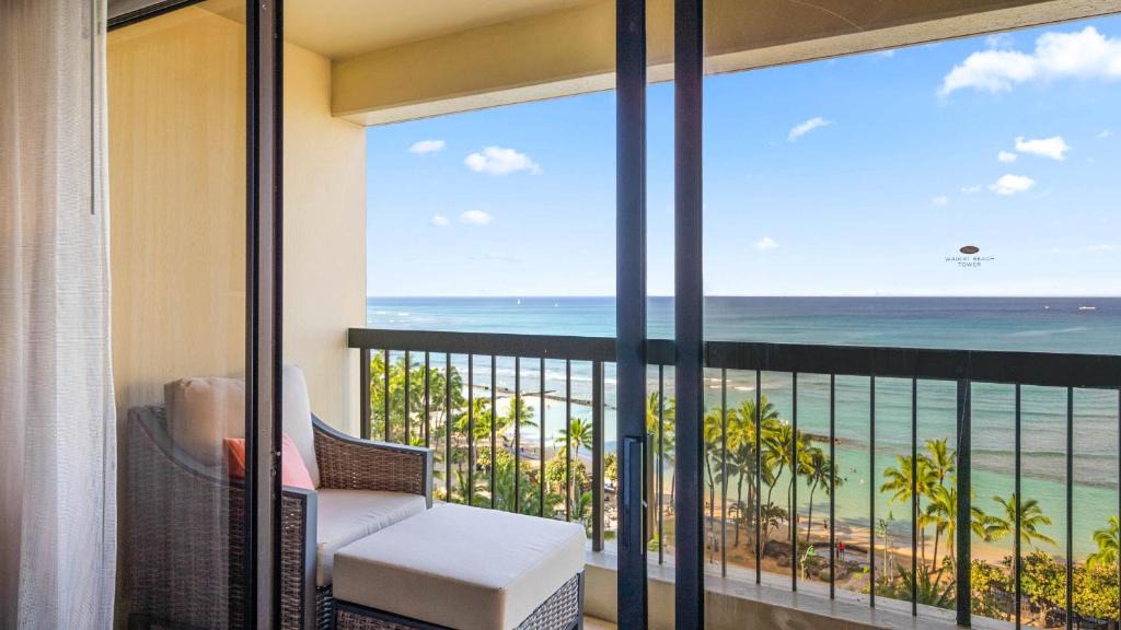 Waikiki Apartment | Oceanfront 2 Bedroom Apartment at Waikiki Beach Tower