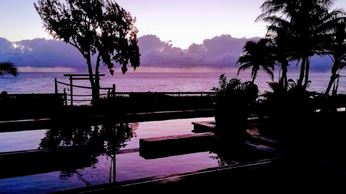 Hakalau House | Luxury Oceanfront Apartment Gated Cliffside Estate - Carriage - Beach 10m walk