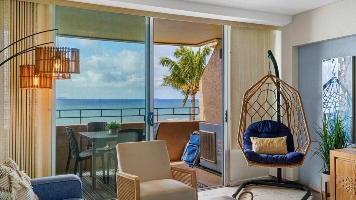 Maalaea Condo | Luxury Oceanfront - NEW AC THROUGHOUT - Top Floor Remodeled- Island Sands #608