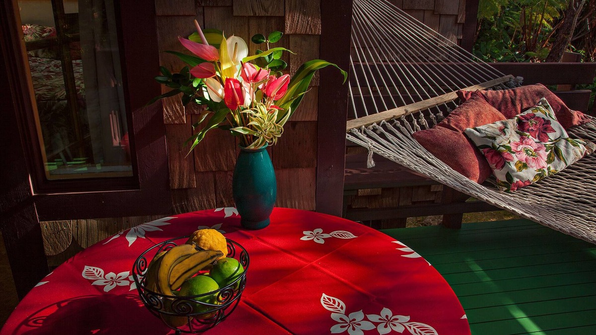 Volcano House | MAGICAL & COZY GEM! BIRDS, HUGE FERNS ABOUND IN NATIVE RAINFOREST. SO QUIET.