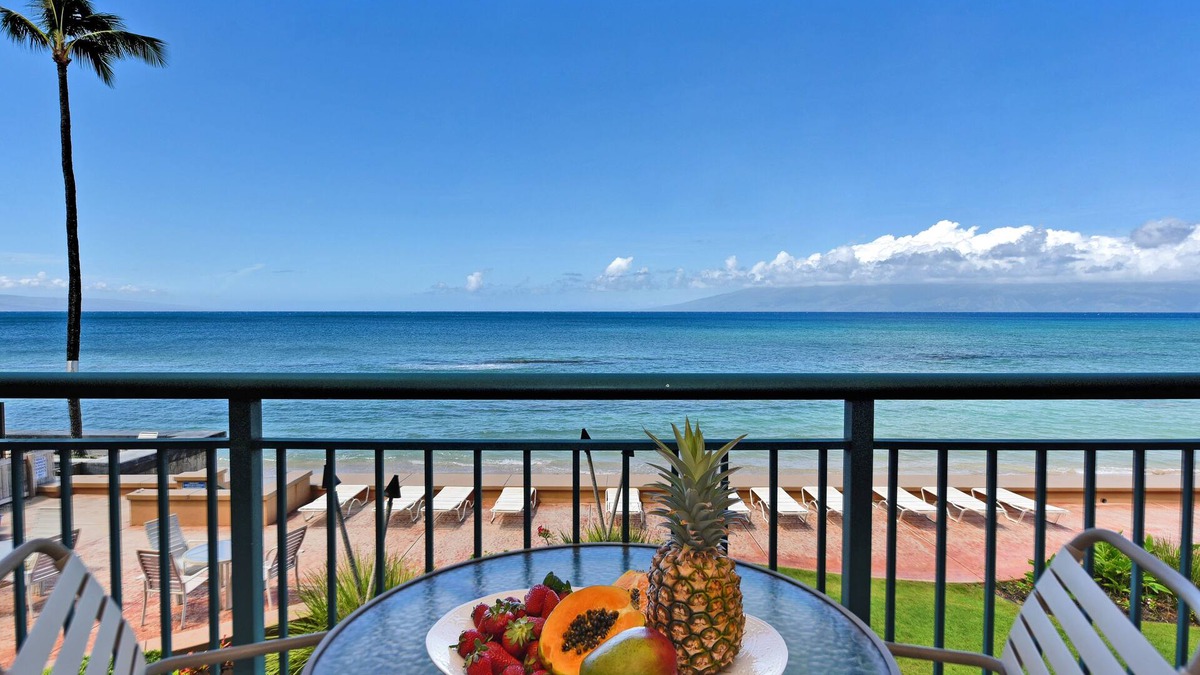 Honokowai Condo | Makani Sands #202 1brm Beachfront condo with balcony on the ocean