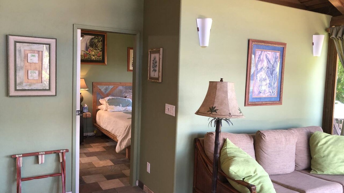 Kihei Bed & Breakfast | Make Maui Your Home for Months! 1 bedroom 1 bath cottage 1/2 mile walk the beach