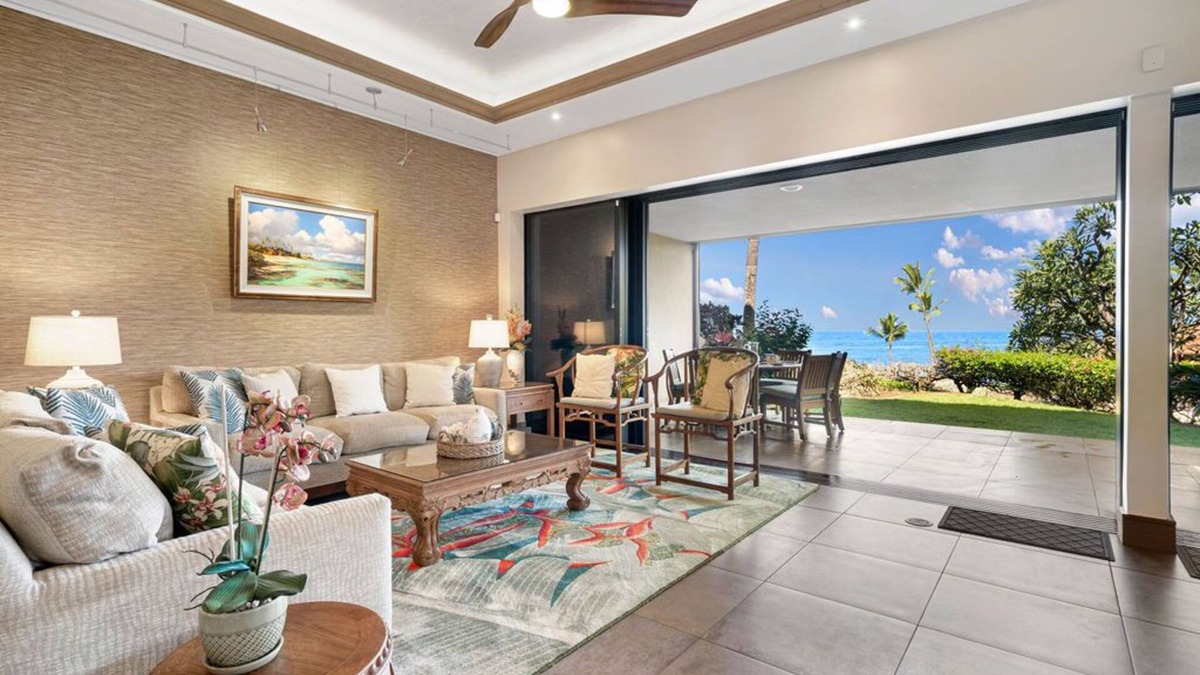 Wailea Condo | Makena Surf C-107 Ocean Views High-end Mattresses Gourmet Kitchen Local Art