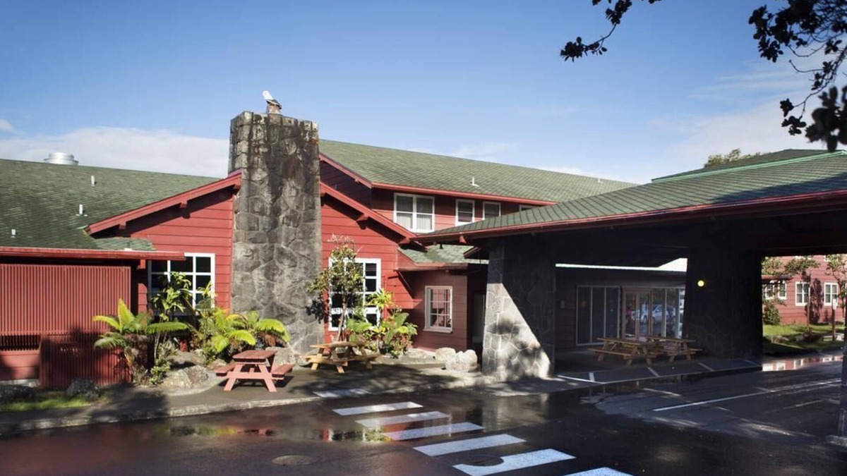 Volcano Hotel | Making The Best Memories Along The Way! Three Comfy Units, Free Parking!