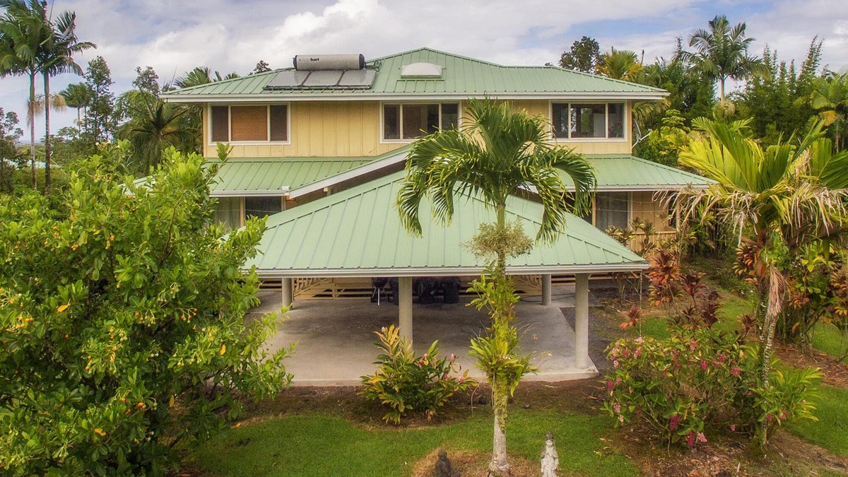 Keaau House | Maluhia Hale - Your one acre slice of paradise