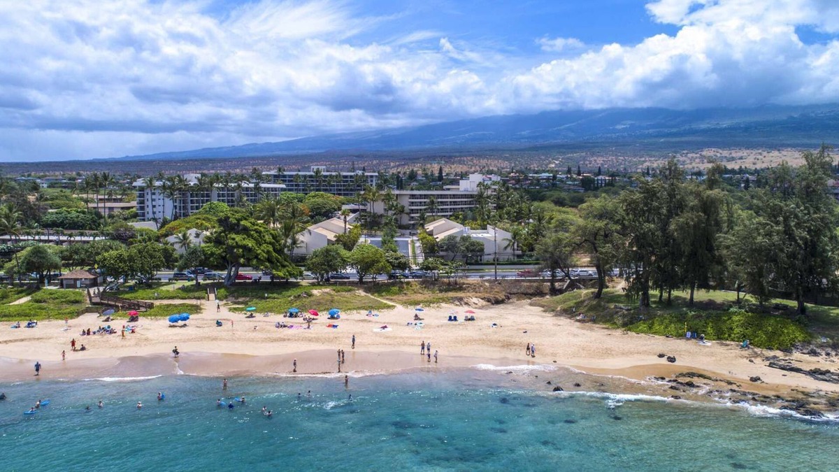 Kihei Condo | Maui Banyan- 1BR Garden View - Full Kitchen/Beach across the street/Free Parking