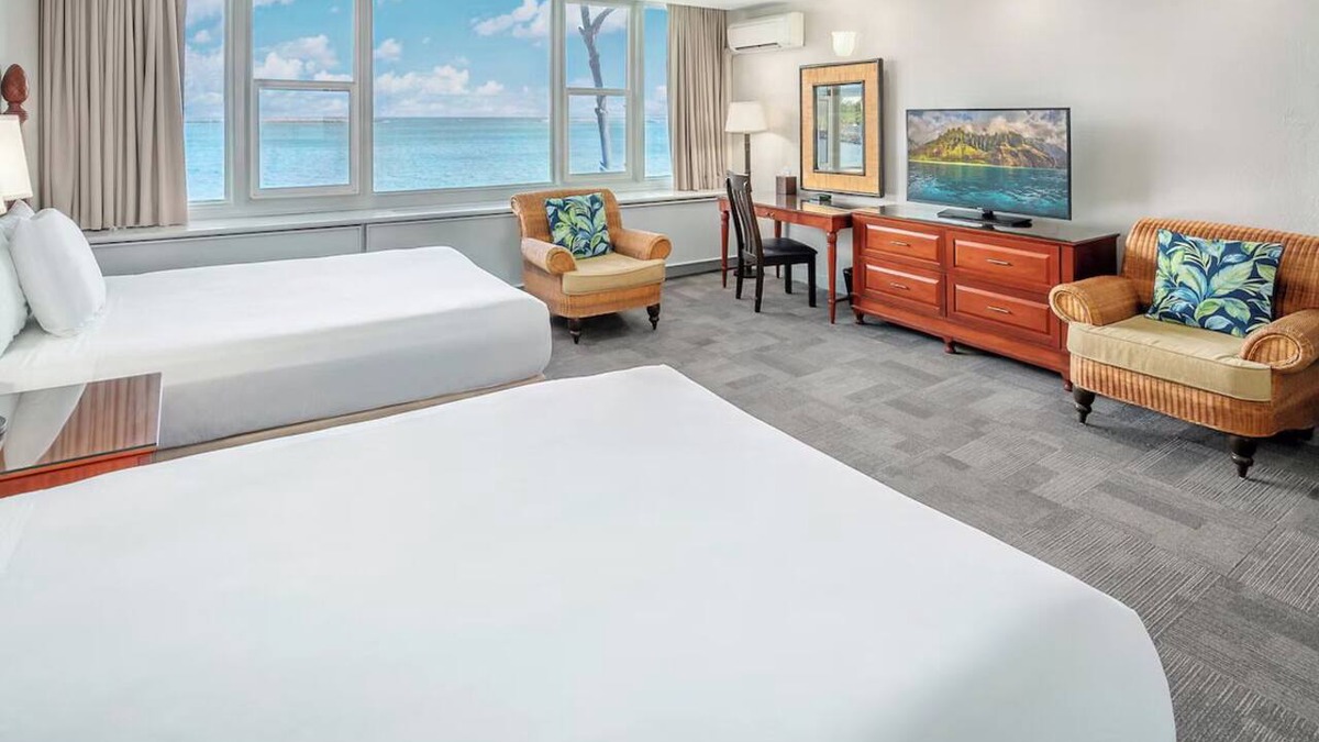 Kahului Hotel | Maui Getaway | Minutes from Kanaha Beach | Oceanfront Suite w/Pool Access!