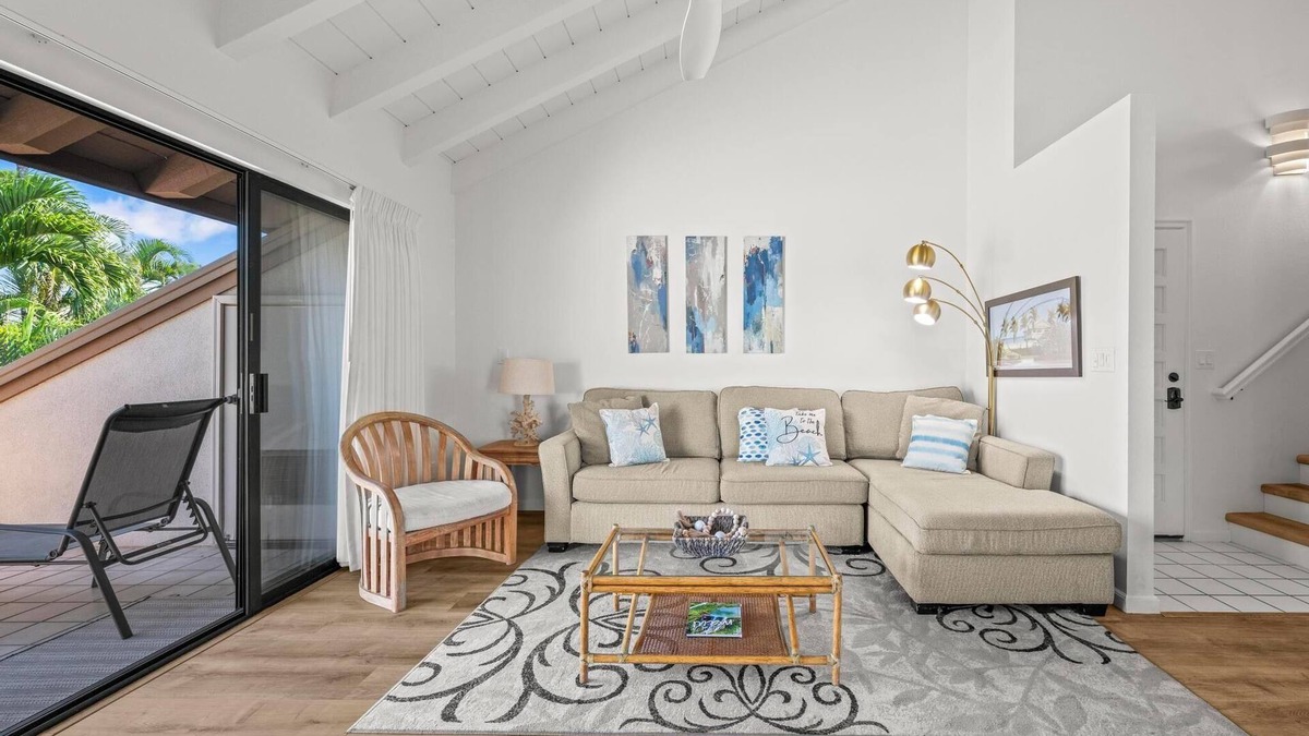 Kihei Condo | Maui Kamaole K206: Luxe Tropical Oasis with Mountain View Walk to Beach