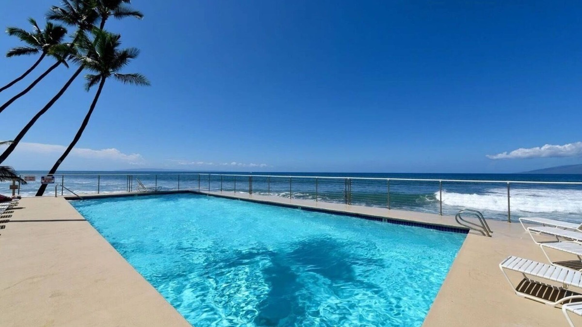 Historic Lahaina Front Street House | Maui Oceanfront 3 Bedroom Townhome Sleeps 8