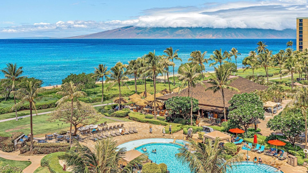 Kaanapali Condo | Maui Resort Rentals: Hokulani 605 – Premier 6th-Floor Oceanview Penthouse | Closest 2BR Column to the Ocean!
