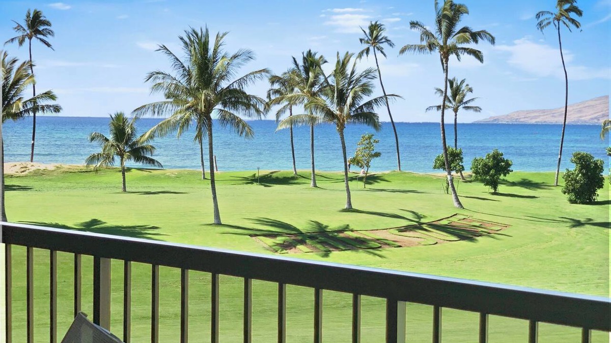 Kihei Condo | Maui Sunset Vacation Rentals B422
