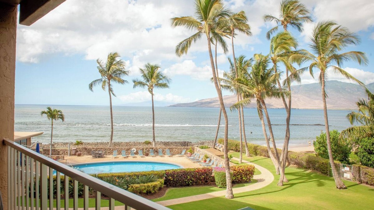 Kihei Condo | Menehune Shores 306 Ocean front