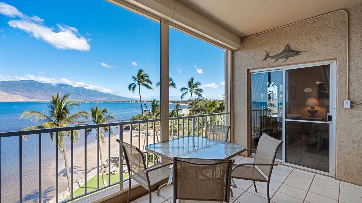 Kihei Condo | Menehune Shores #609 - Top-Floor Oceanview Condo Steps from Beach