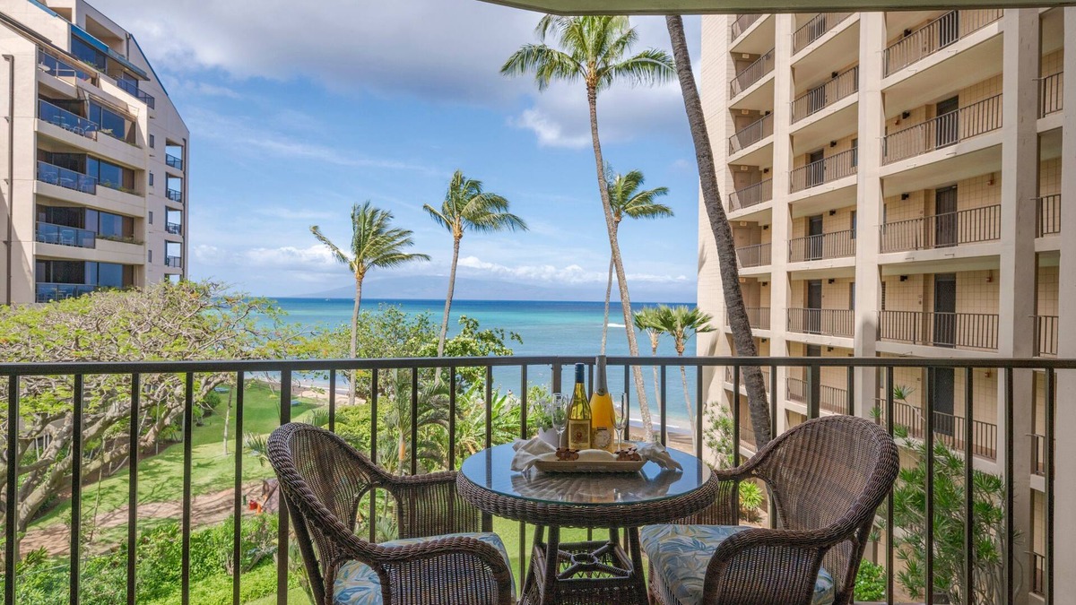 Kahana Condo | Mesmerizing sunset views from your private lanai