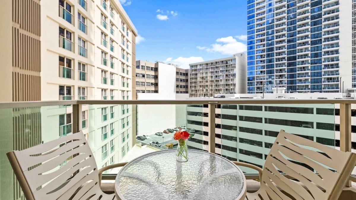 Ala Moana Apartment | Modern Hotel | Near Ala Moana, Balcony, Pool, Gym