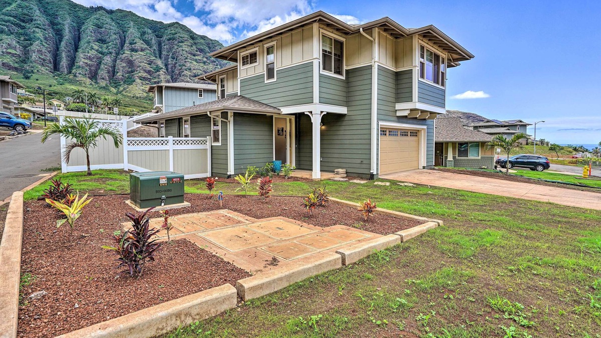 Makaha Valley House | Modern Waianae Home w/Mountain & Valley View