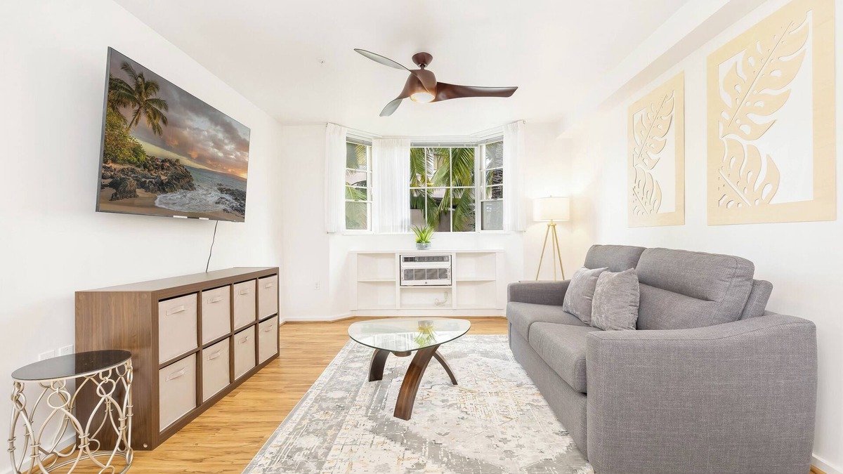 Waikiki Condo | Modern Waikiki 1BR Condo at The Cove w/Parking/Prime Location Near Beach