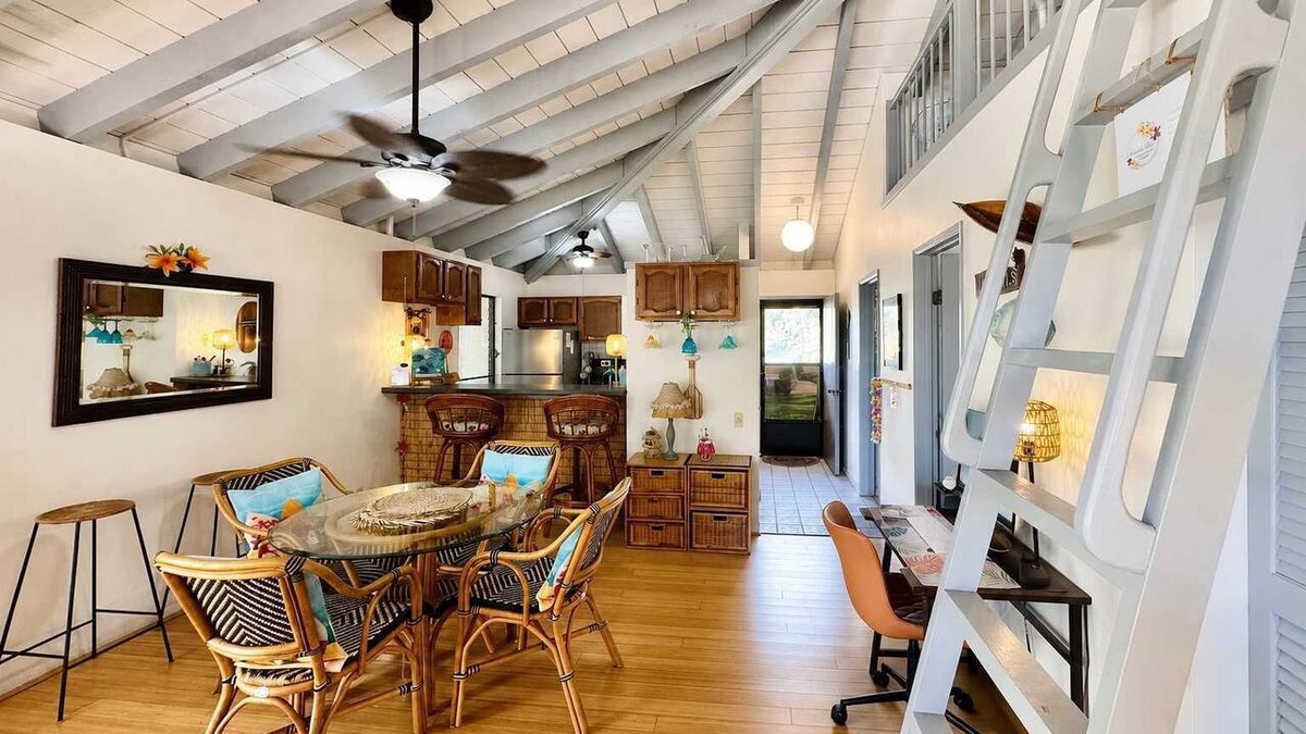 Maunaloa Condo | Molokai Condo with Wraparound Lanai, Pool, Tennis & Hot Tub