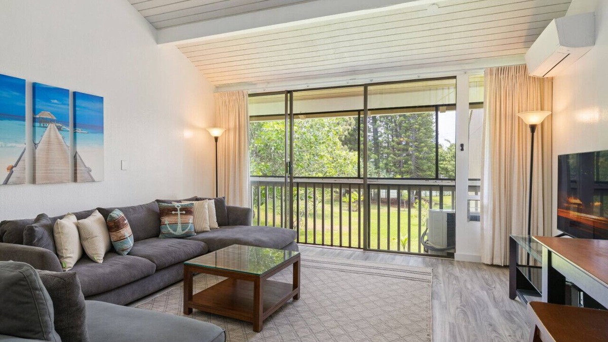 Kahuku House | Mountain View Condo in Kahuku