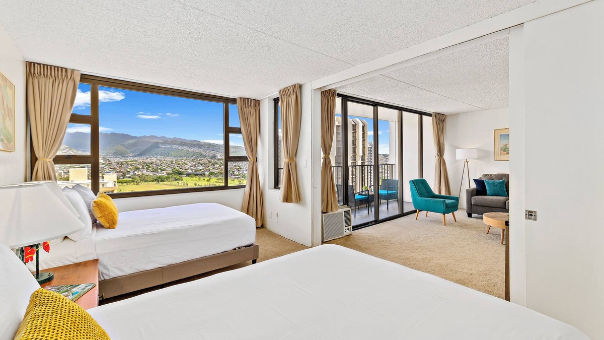 Waikiki Apartment | Mountain View Near Waikiki Beach w/2 Beds and Parking