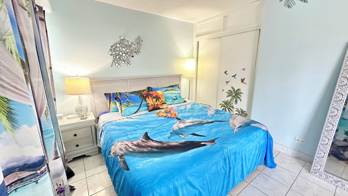 McCully - Moiliili Apartment | Near WAIKIKI Beach, FREE parking, POOL View, Sleep 6