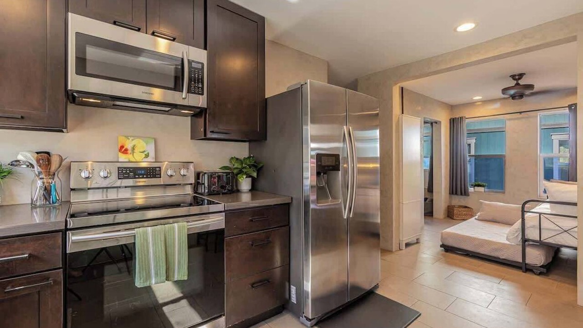 Wailuku Apartment | NEW! Central Maui 2BR | AC | Work-Friendly