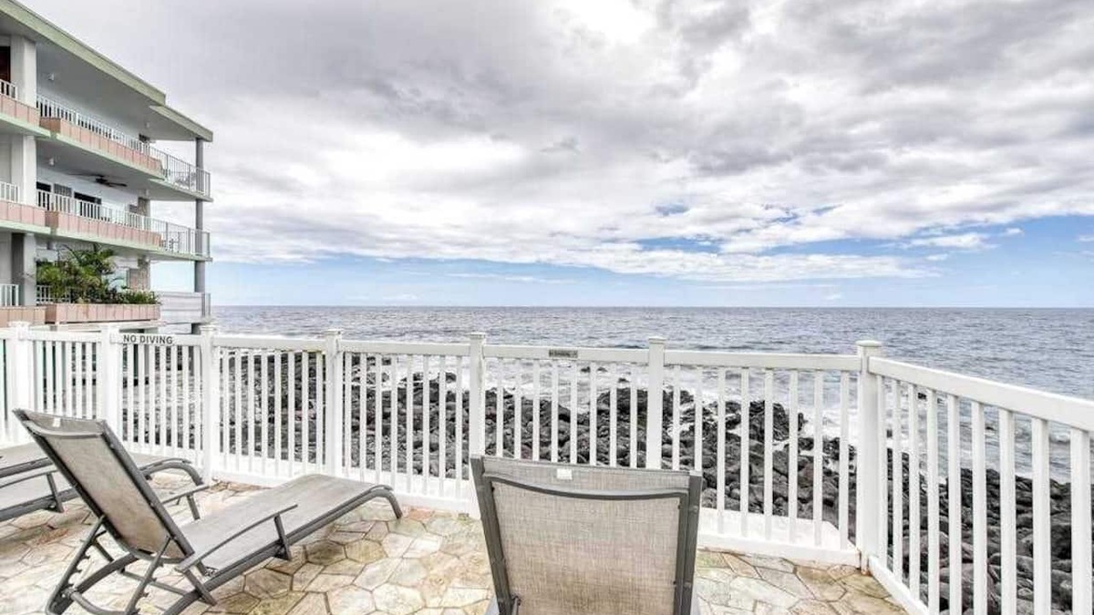 Kailua-Kona Condo | *NEW* Easy Oceanfront Kona Living Near Honl's Beach