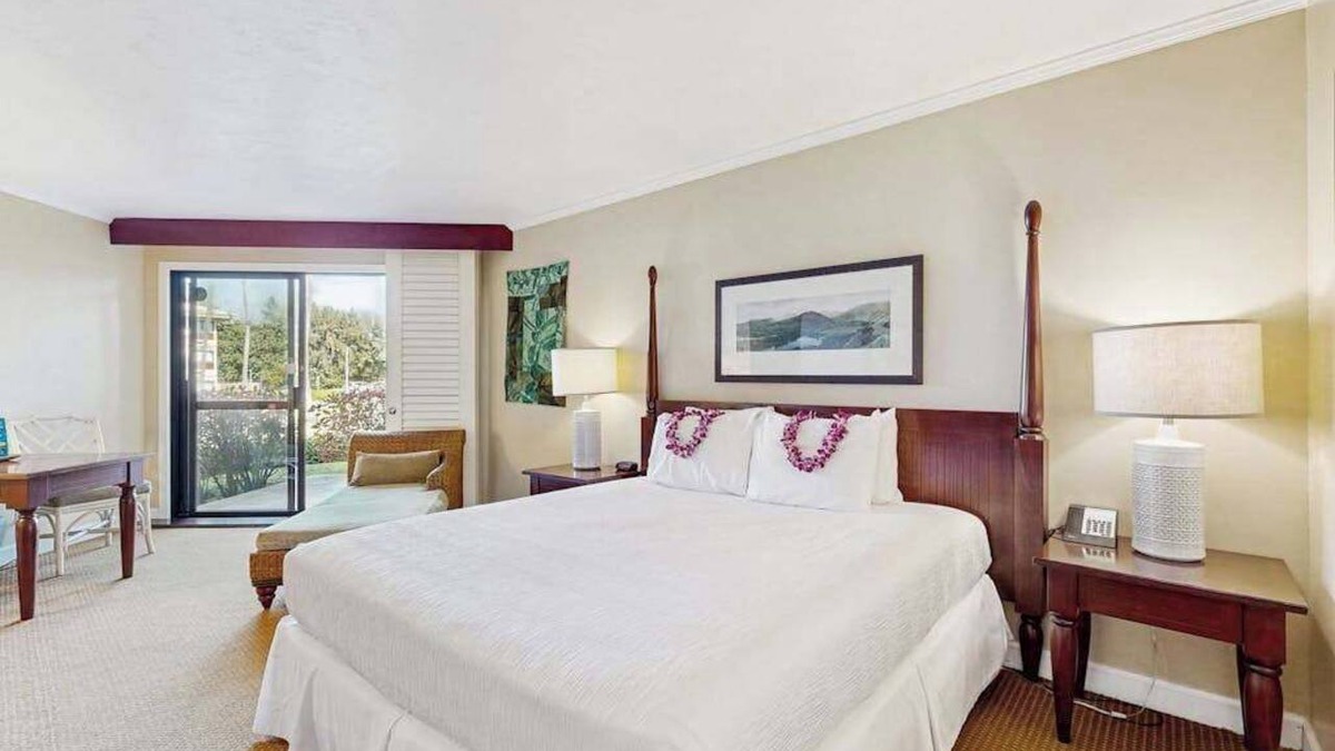 Hanamaulu Apartment | NEW Fall Deal Beachfront Lihue Studio with Resort Pools