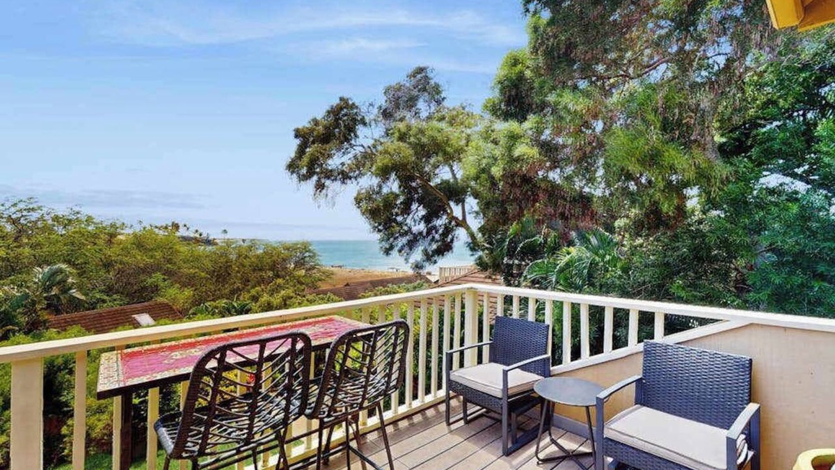 Maunaloa House | *New* Fall Deal Oceanfront Molokai Condo with Wraparound Lanai Steps from Beach