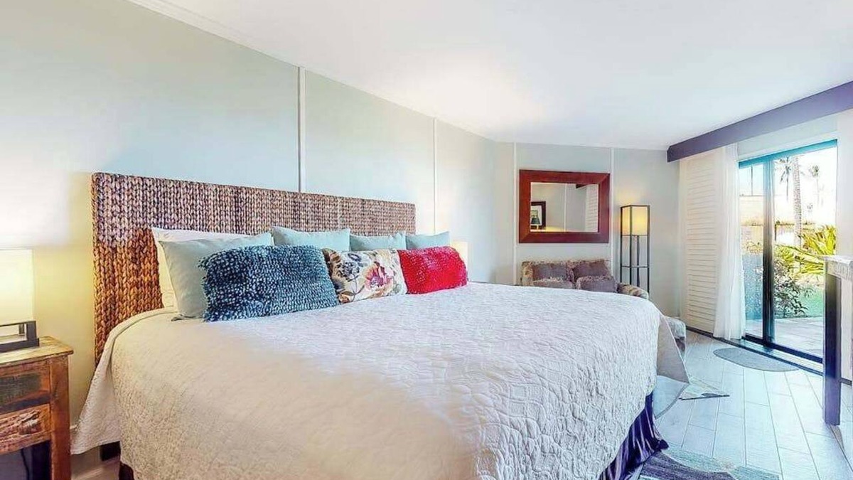 Hanamaulu Apartment | New Fall Sale Ocean-View Lihue Studio with Beach and Pools