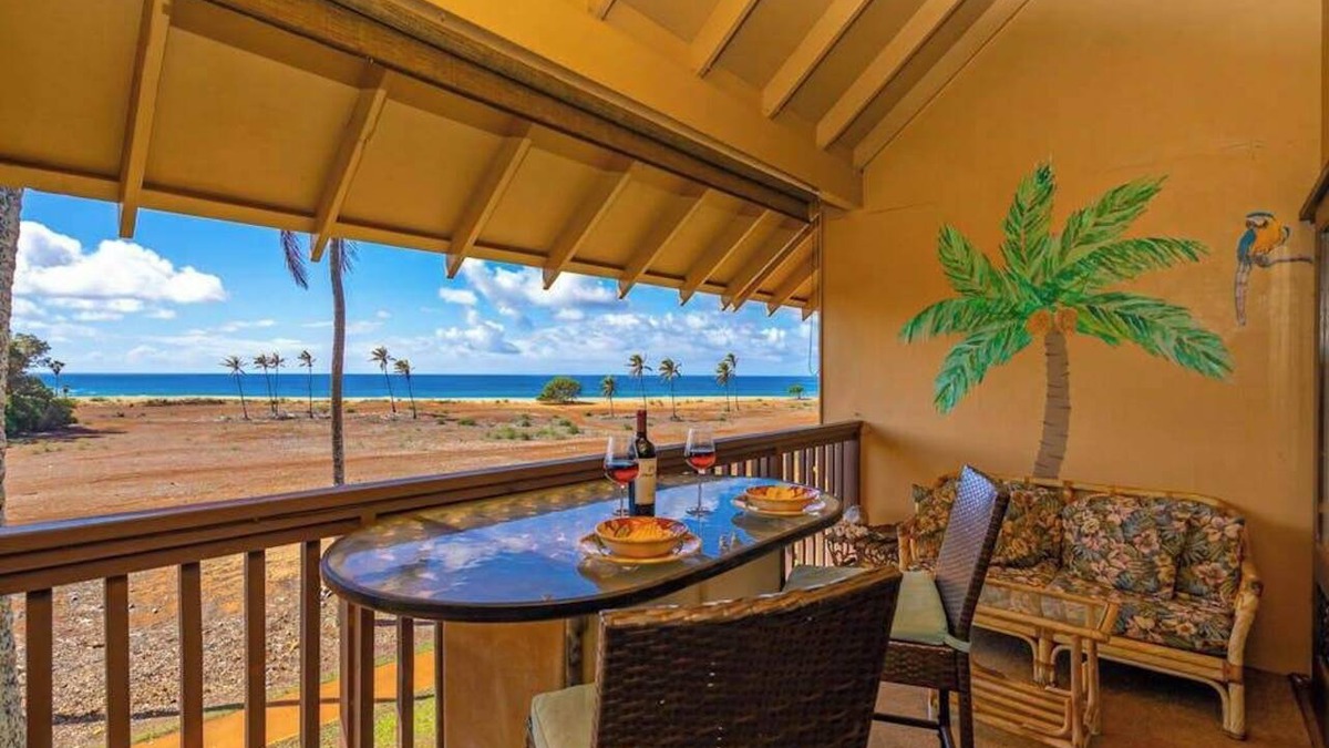 Maunaloa Apartment | *New* Fall Sale Oceanfront Molokai Studio for Sunset Lanai Evenings