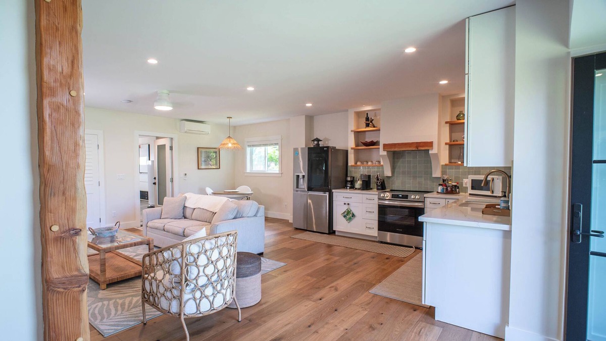 Mokuleia Apartment | New! Island Sophistication, Beachfront Serenity w/Hot Tub, Firepit and A/C