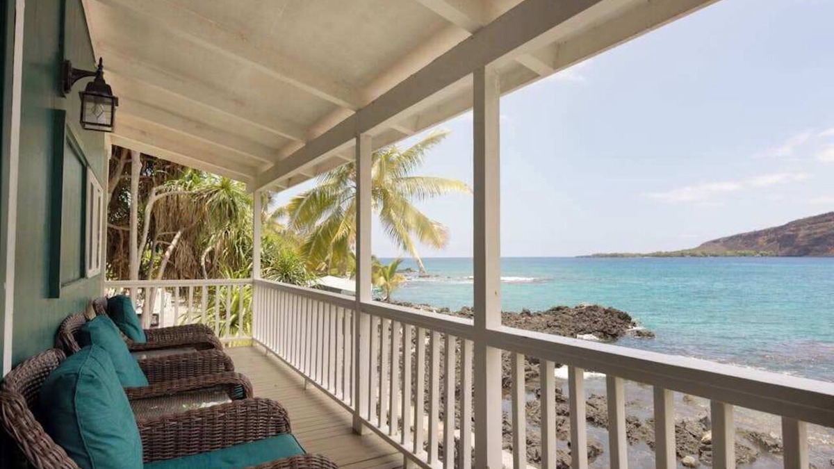 Honaunau-Napoopoo House | *NEW* Kealakekua Bay Oceanfront Home with Views from Every Room