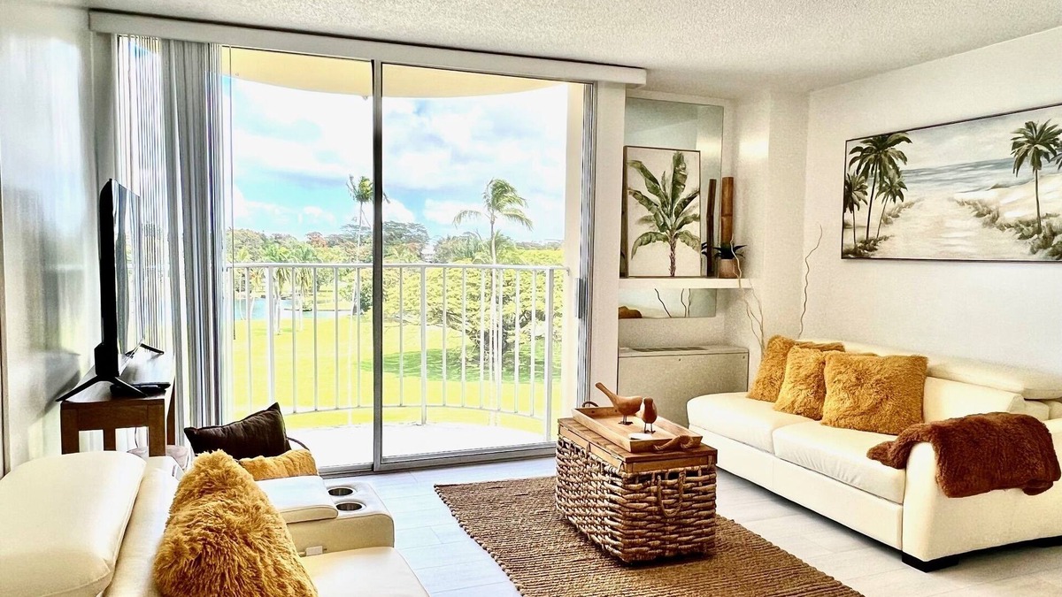 Hilo Condo | NEW! Serene end-unit condo with VIEWS - lagoons, gardens, ocean