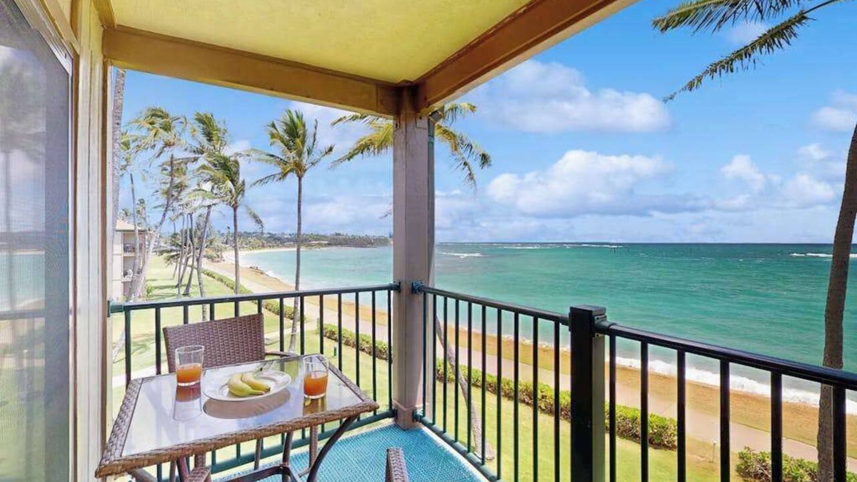 Kapaa Condo | *New* Top-Floor Kapaa Oceanfront Condo with Resort Fun