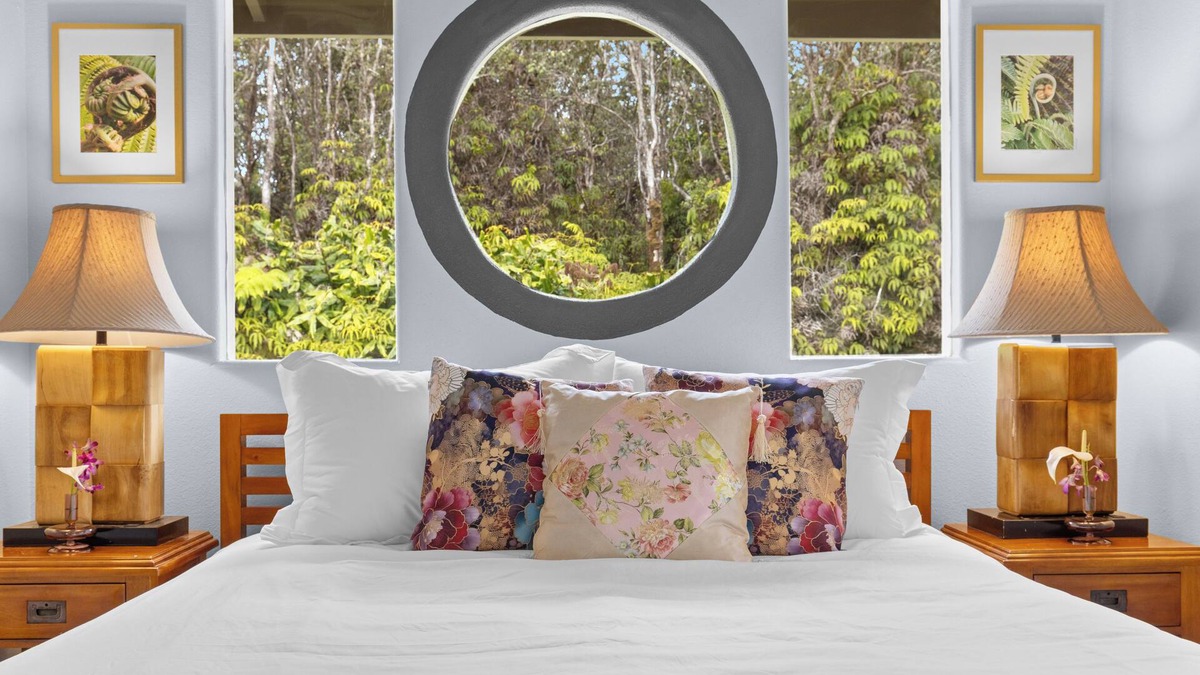 Volcano House | NEW! Volcano Tea House Cottage 2-HotTub-FirePlace