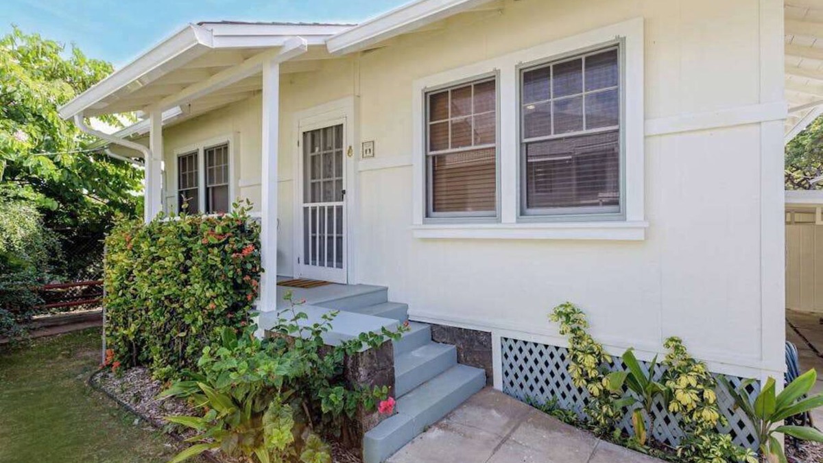 Diamond Head - Kapahulu - St. Louis House | NEW Waikiki Cottage by the Beach, Zoo and Kapiolani Park | 30 Nights