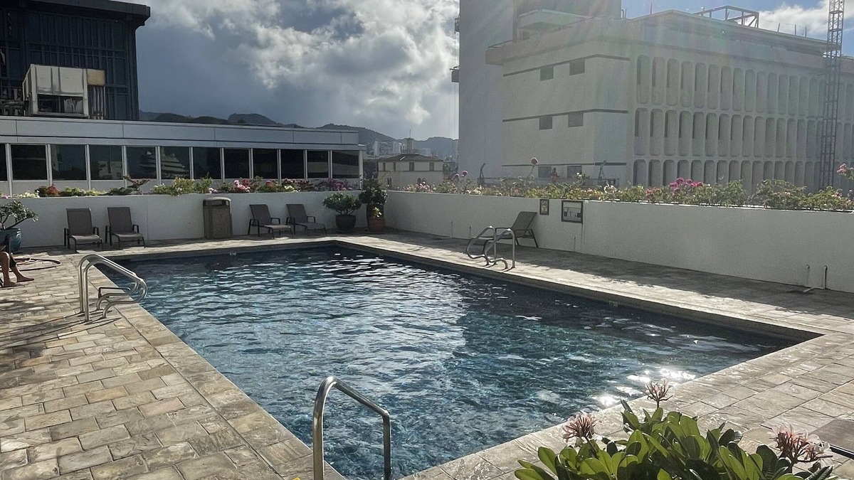 Downtown Honolulu Condo | Newly remodeled 2 bd/2ba Kaka'ako condo on 25th floor with city/ocean views