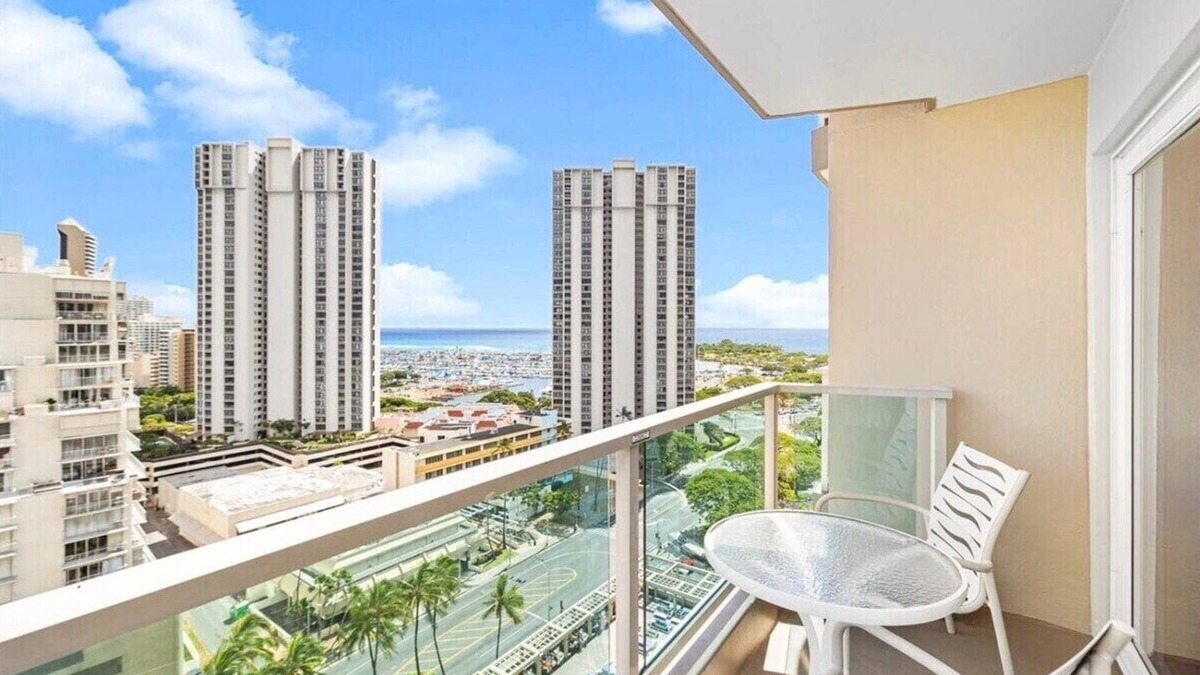 Ala Moana Condo | Newly Renovated, Incredible Ocean View 1419